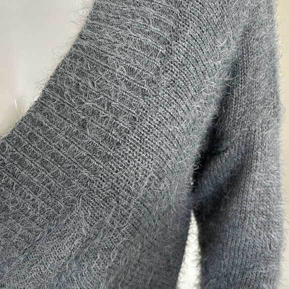 Fashion on Earth Anthro Open Back Fuzzy Eyelash Sweater top faux wrap grey M MD - Picture 14 of 17